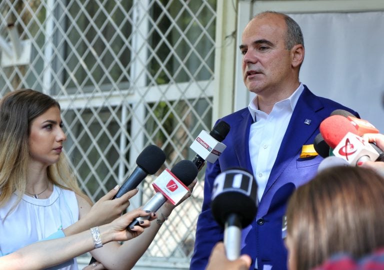 Varujan Vosganian: Să convenim că Rareș Bogdan vorbește prea mult Varujan Vosganian: Să convenim că Rareș Bogdan vorbește prea mult