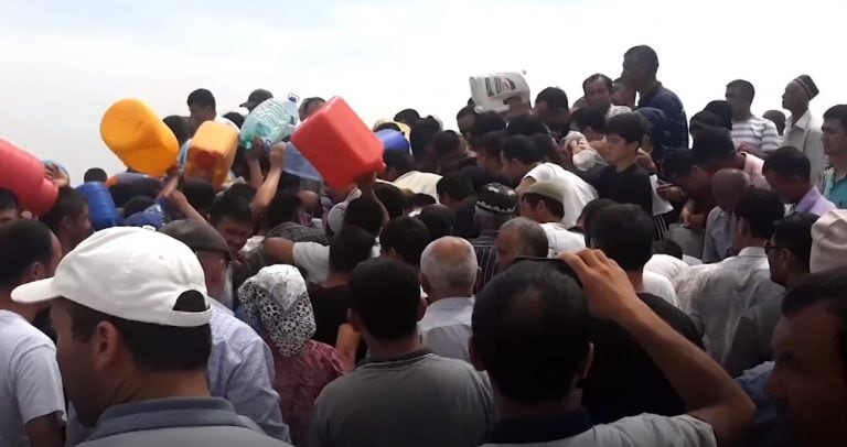 VIDEO – La izvorul lui Yuldoshev. Apa minerală care a creat o isterie în masă în Uzbekistan