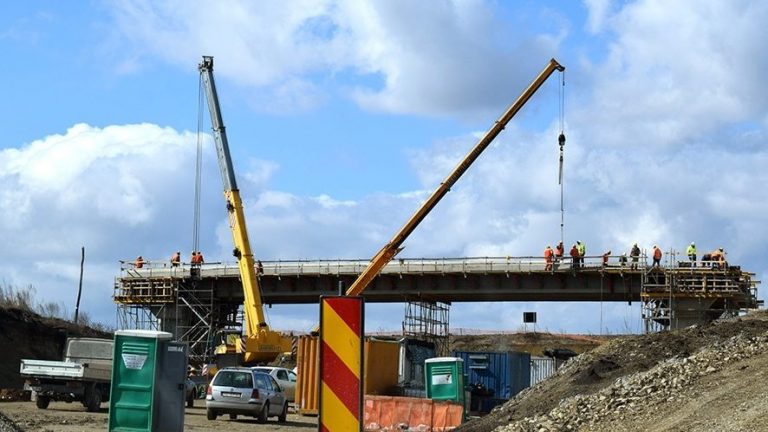 Încă 45 de km de autostradă vor fi inauguraţi în următoarele două săptămâni Încă 45 de km de autostradă vor fi inauguraţi în următoarele două săptămâni