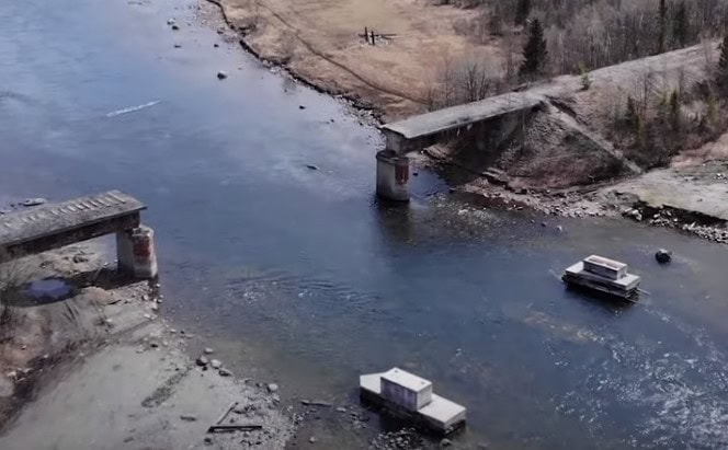 VIDEO – Jaf masiv, la propriu: hoții de fier vechi din Rusia au furat o bucată de 56 de tone dintr-un pod feroviar