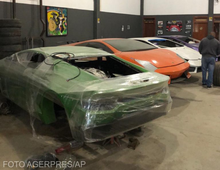 Captură de Lamborghini și Ferrari false, în Brazilia