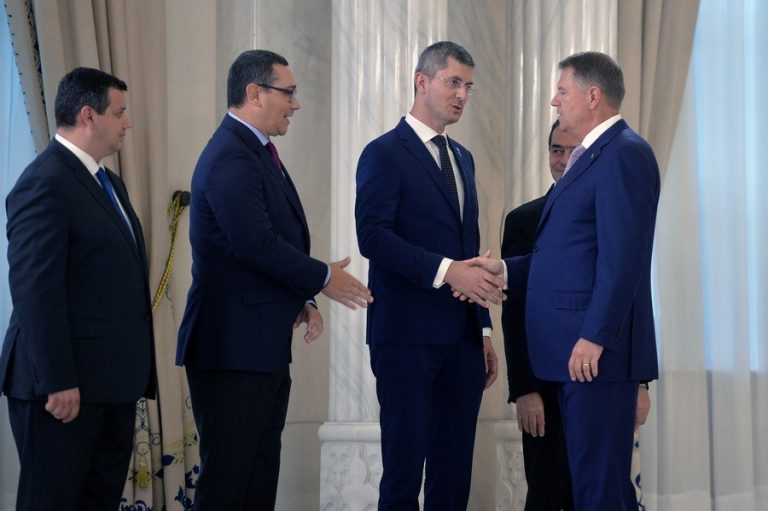 Un rol istoric pentru opoziție