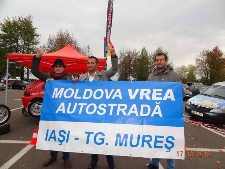 Zeci de mașini au pornit din Iași spre București: “Moldova cere echitate”/ “A8, obiectiv strategic”