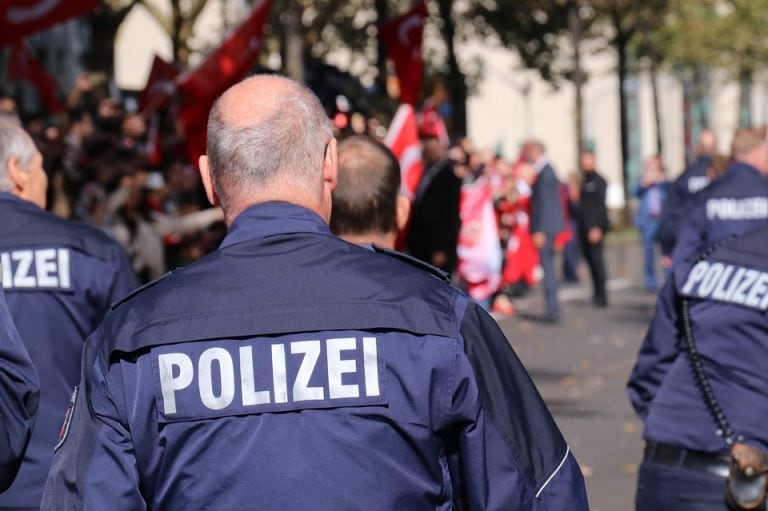 Poliţia din Leipzig a cerut hotelurilor să anunţe când cazează români.  Ministrul pentru Românii de Pretutindeni: Inacceptabil