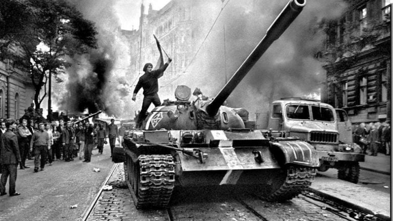 Istoria sub lupă: În urmă cu 51 de ani, trupele Pactului de la Varșovia invadau Cehoslovacia