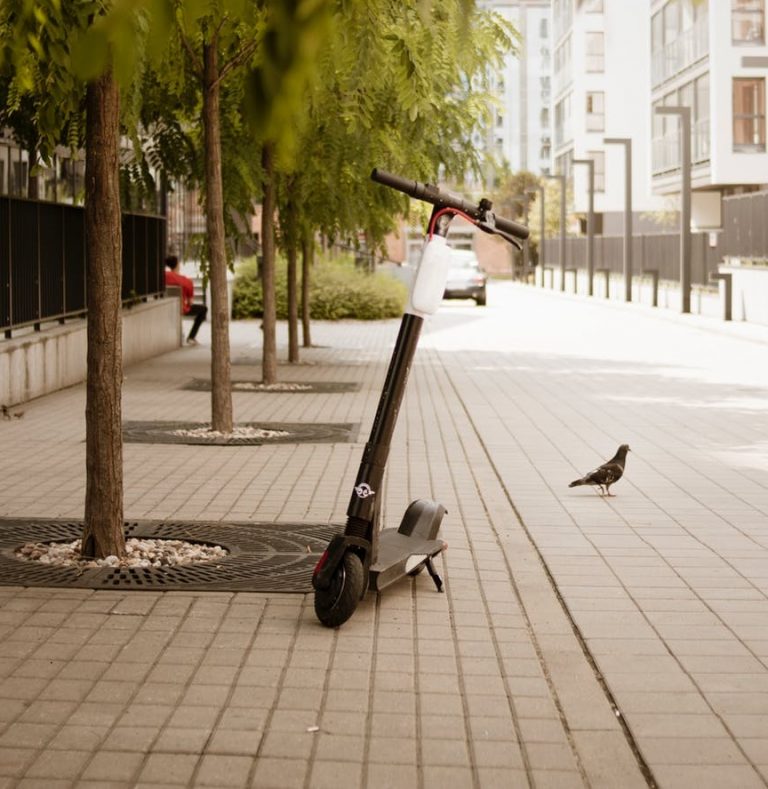 Primăria Capitalei organizează dezbateri pentru reglementarea transportului cu trotinetele