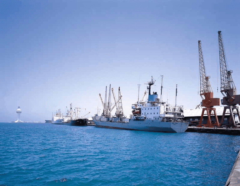 Un petrolier iranian a fost lovit de două rachete saudite Un petrolier iranian a fost lovit de două rachete saudite