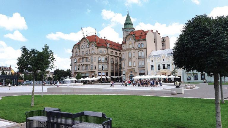 Tot în Oradea: oraşul, cetatea, muzee, galerii
