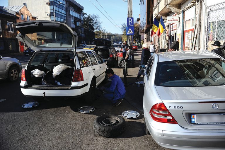 RCA, o poliță minimalistă care acoperă tarife de lux