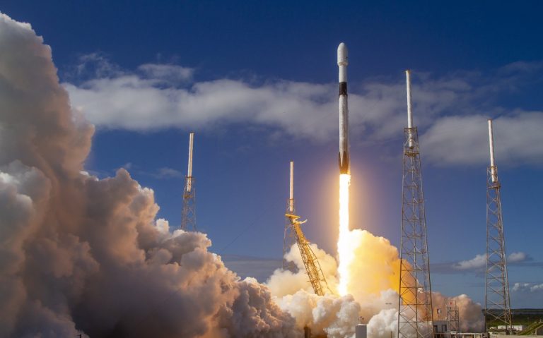 SpaceX a lansat încă 60 de sateliți de internet