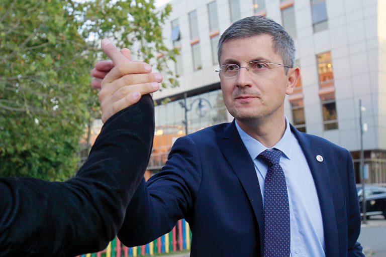 USR cere declanşarea stării de urgenţă în Educaţie şi invită partidele parlamentare la dezbateri