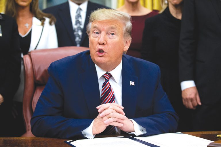 Trump vrea să interzică ascultarea conversaţiilor sale cu lideri străini Trump vrea să interzică ascultarea conversaţiilor sale cu lideri străini