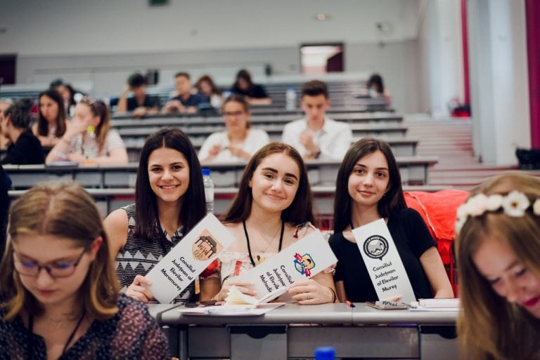 Burse de 8 lei, situație pentru care elevii cer reglementări