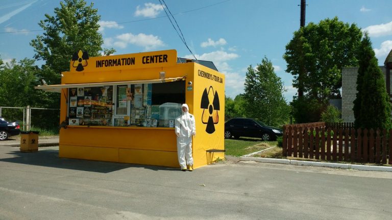 Cernobîl| Un magazin vinde turiștilor înghețată radioactivă și borcane cu aer contaminat Cernobîl| Un magazin vinde turiștilor înghețată radioactivă și borcane cu aer contaminat