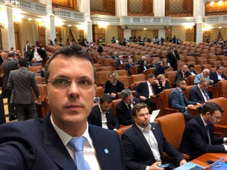 Deputat USR: Strategia e greșită, ar putea trece moțiunea Deputat USR: Strategia e greșită, ar putea trece moțiunea