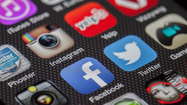 De la Instagram la TikTok: Evoluția social media în ultimul deceniu De la Instagram la TikTok: Evoluția social media în ultimul deceniu