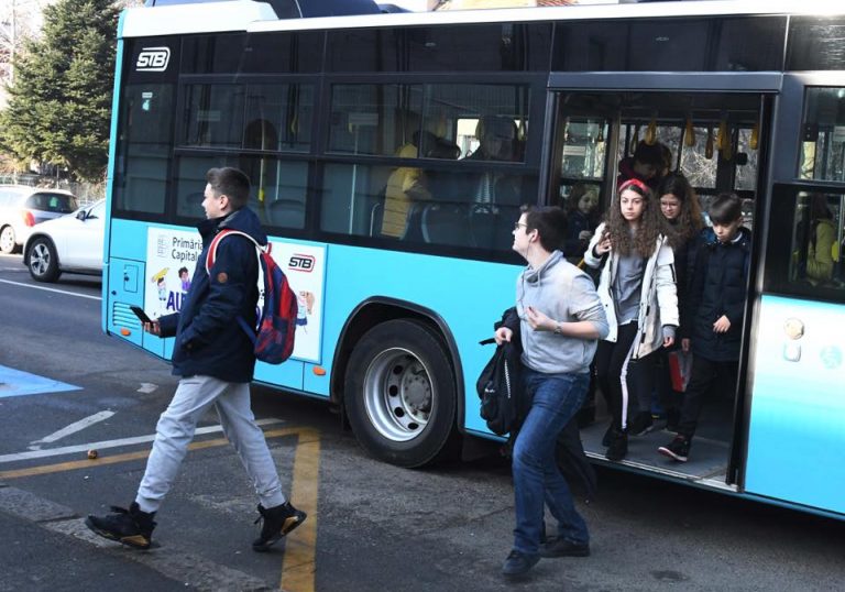 Ministerul Educației: „Începând cu anul școlar 2020-2021, elevii vor circula gratuit pe baza carnetului de elev” Ministerul Educației: „Începând cu anul școlar 2020-2021, elevii vor circula gratuit pe baza carnetului de elev”