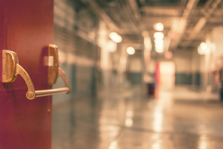 Dosar penal pentru pacientul care a vrut să infecteze medicii de la Spitalul „Victor Babeș” Dosar penal pentru pacientul care a vrut să infecteze medicii de la Spitalul „Victor Babeș”