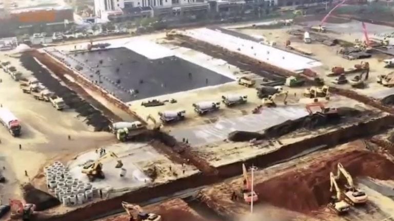 VIDEO | Cum construiesc chinezii un spital în doar șase zile
