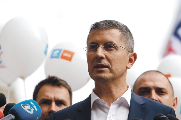 USR-PLUS dă testul maturității