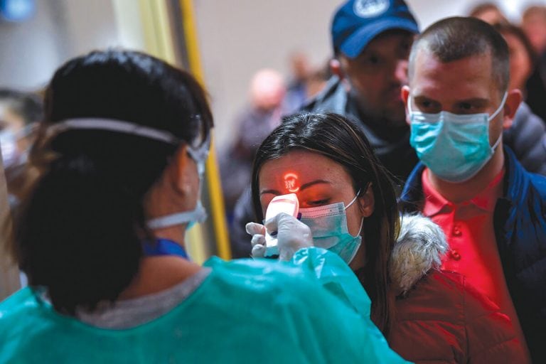 O femeie gravidă și un copil de trei ani, printre cele opt cazuri din București O femeie gravidă și un copil de trei ani, printre cele opt cazuri din București