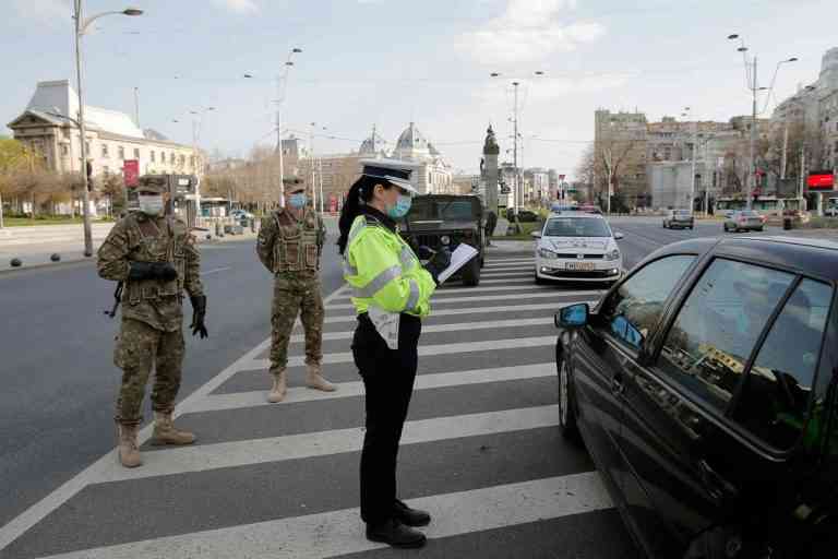 Amendă de 2.000 de lei pentru declaraţia pe propria răspundere lipsă sau completată incorect