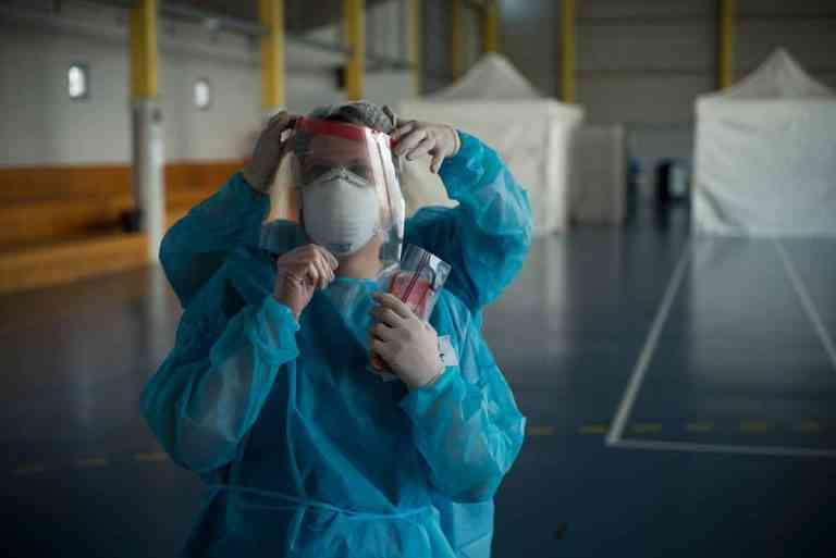 La nivel național, 357 de cadre medicale sunt infectate cu Covid-19, dintre care 200 numai în Suceava La nivel național, 357 de cadre medicale sunt infectate cu Covid-19, dintre care 200 numai în Suceava