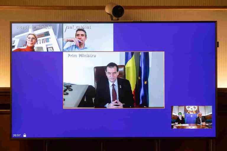 Țara condusă prin WhatsApp