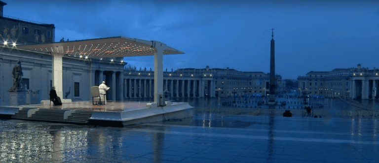 Imagini emoționante la Vatican | Papa Francisc binecuvântează omenirea în fața Bazilicii Sf. Petru, cu piața goală