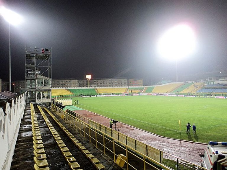Carantină pe stadion în Vaslui. Hotelierii nu vor să-i primească pe românii sosiți din străinătate