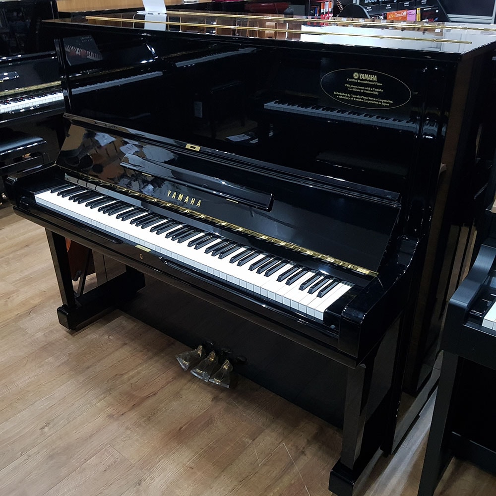 Used Yamaha U3 for sale, in a black polyester case.