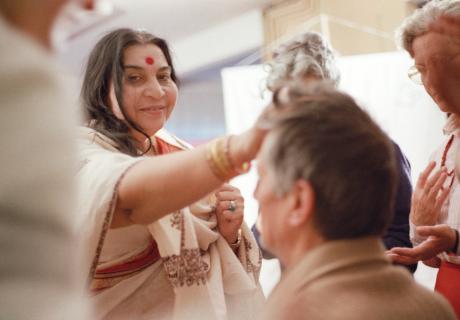 shri-mataji-nirmala-devi-clearing-technique-in-england-2