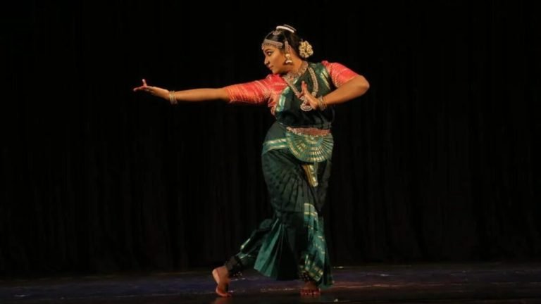 Note to Dancers, Dance lovers and Art connoisseurs Note to Dancers, Dance lovers and Art connoisseurs