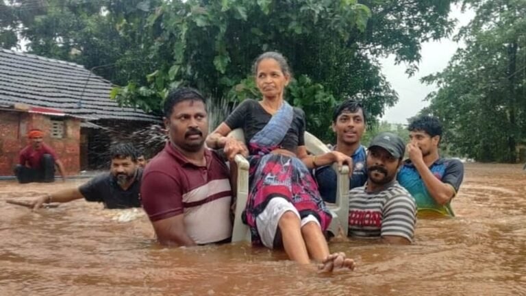 Konkan floods: Rescue operations are in progress; trains cancelled Konkan floods: Rescue operations are in progress; trains cancelled