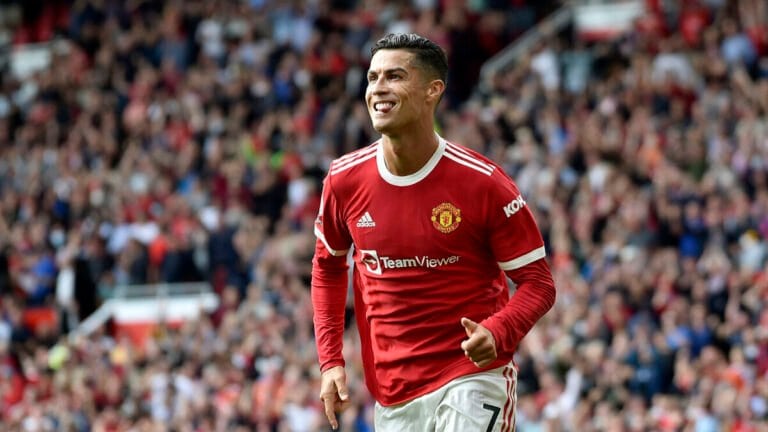 Cristiano Ronaldo is back with dream double and Manchester United rises Cristiano Ronaldo is back with dream double and Manchester United rises
