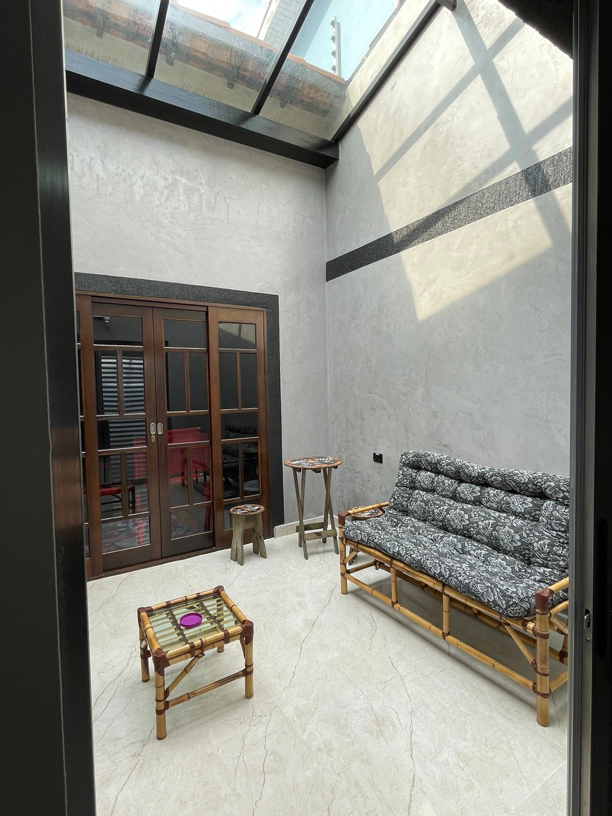 Casa Grande Térrea de 300m² – Área Útil de 212 M²- Piscina Suspensa – Alarme – Cerca Eletrica Industrial – Câmeras SpeedDome – Reformada – Pintura Nova