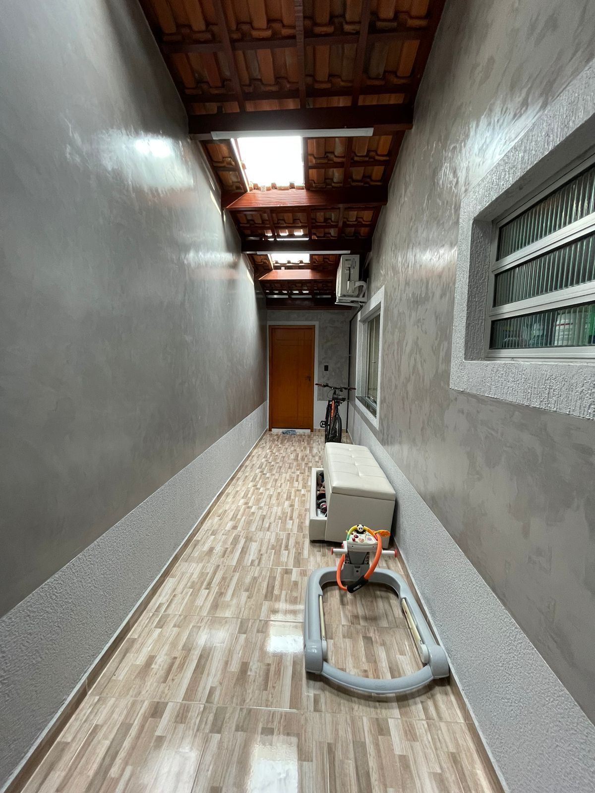 Casa Grande Térrea de 300m² – Área Útil de 212 M²- Piscina Suspensa – Alarme – Cerca Eletrica Industrial – Câmeras SpeedDome – Reformada – Pintura Nova