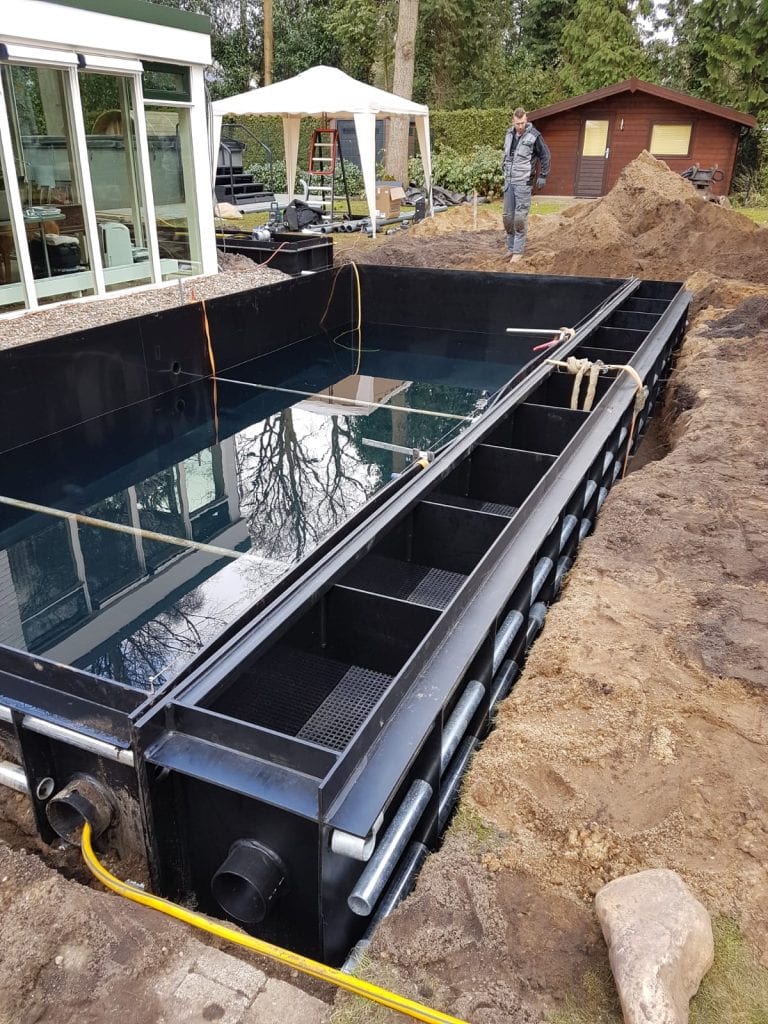 HDPE vijvers zijn voorgevormde vijvers op maat. HDPE is een supersterke kunststof van hoogwaardige kwaliteit en zeer lange levensduur.