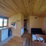 Intérieur de la cabane de la Hulotte