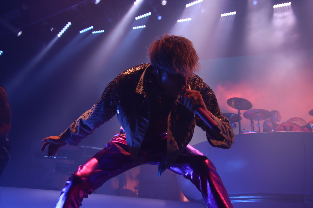 Machine Gun Kelly at the Mohegan Sun Arena on October 31, 2021