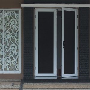 Pintu Kasa Baja Onna