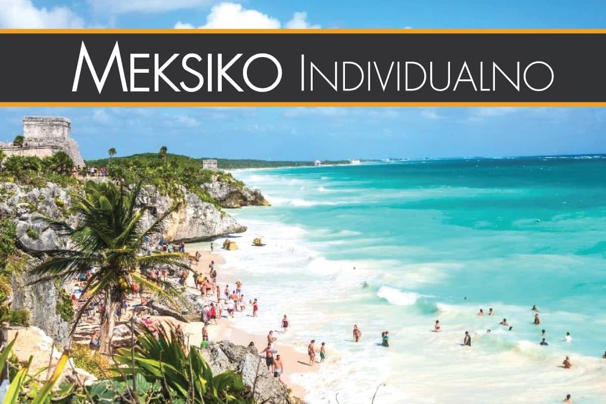 Drevne ruševine na litici iznad plaže sa kupačima u tirkiznom moru