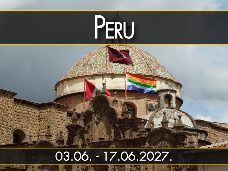 Peru, polazak 03.06. - 17.06.2027.: Kupola katedrale Kusko sa zastavama, sivo nebo