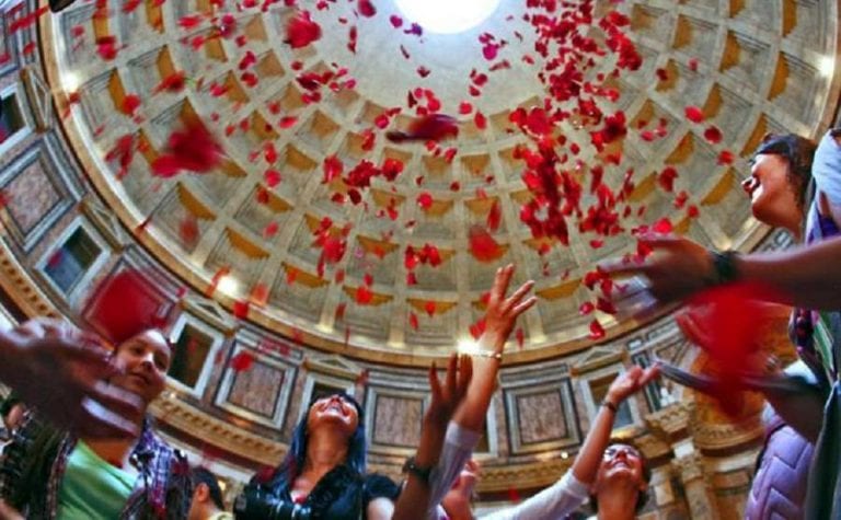 Pentecoste 2017 al Pantheon, ecco quando ci sarà la pioggia di petali