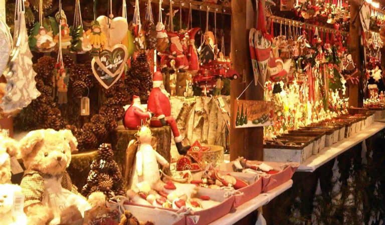 CHRISTMAS VILLAGE