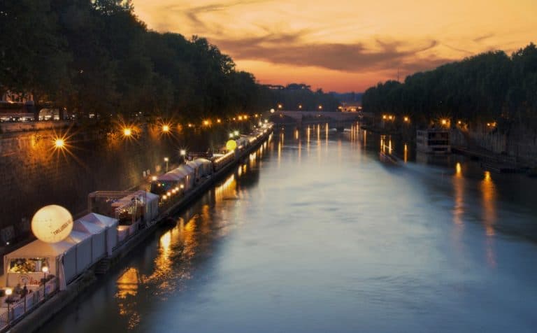 Lungo il Tevere Roma 2018,illuminana l’estate romana