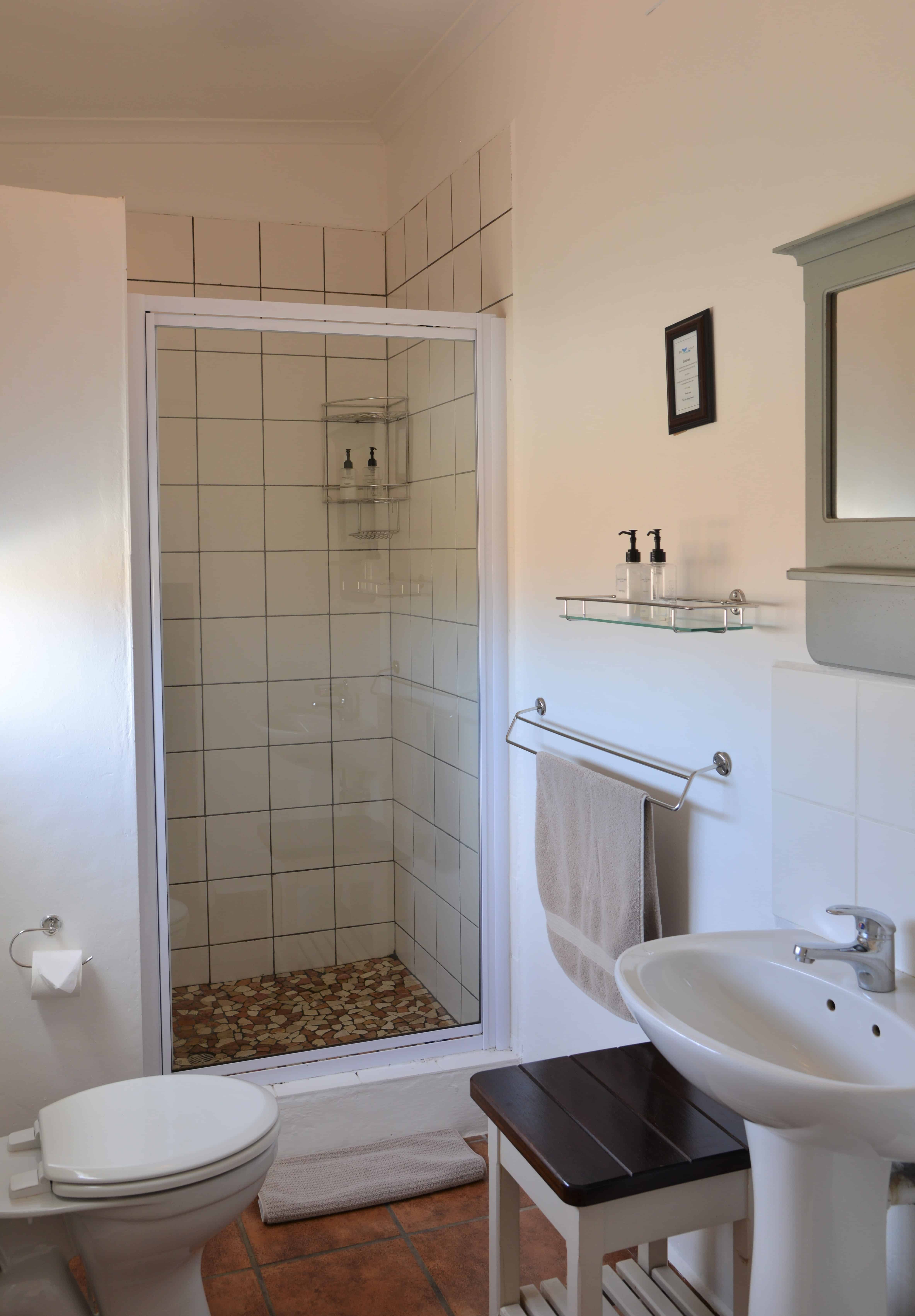 Accommodation-Equipped-Cottage-Bathroom