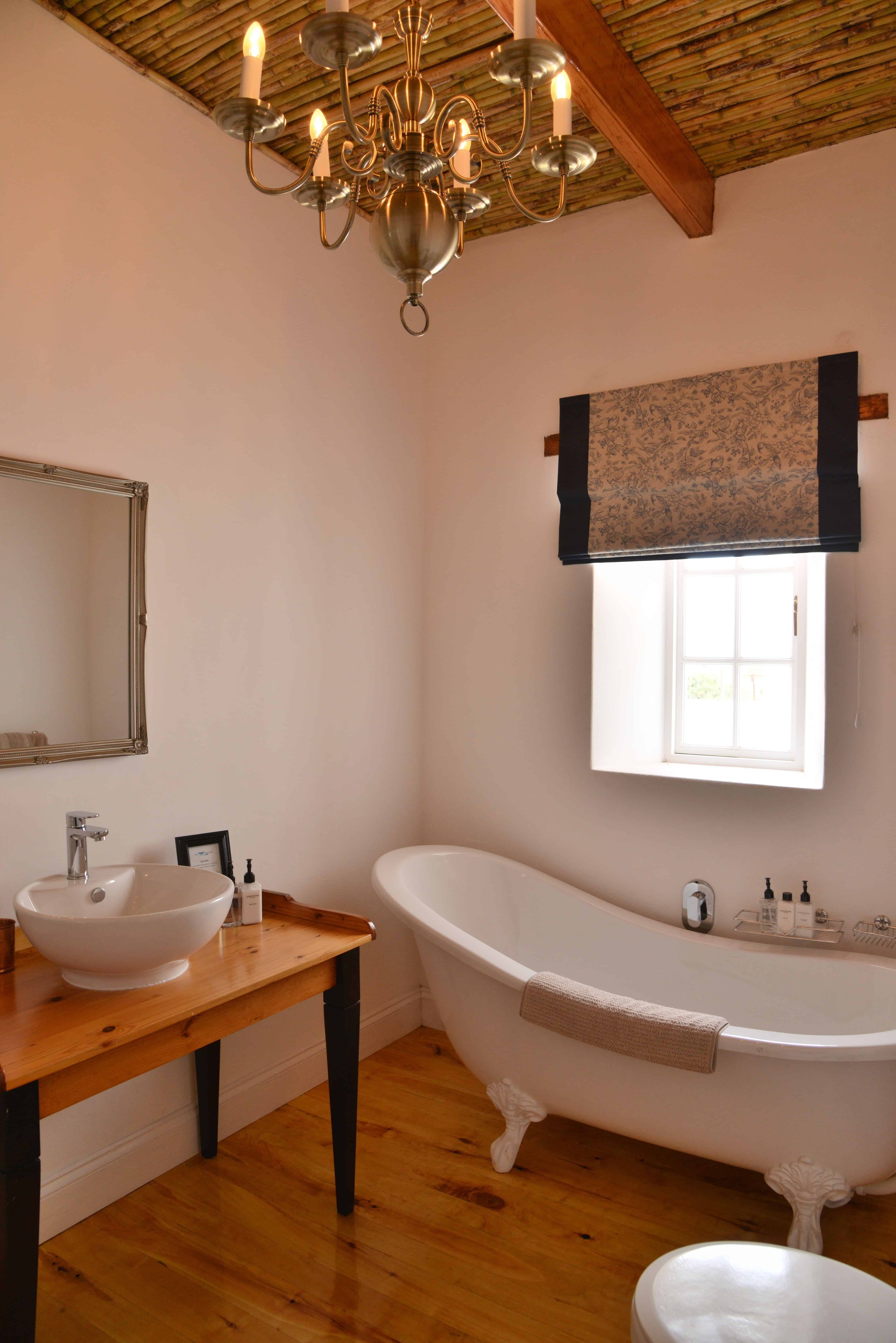 Accommodation-Cloete-Suite-bathroom