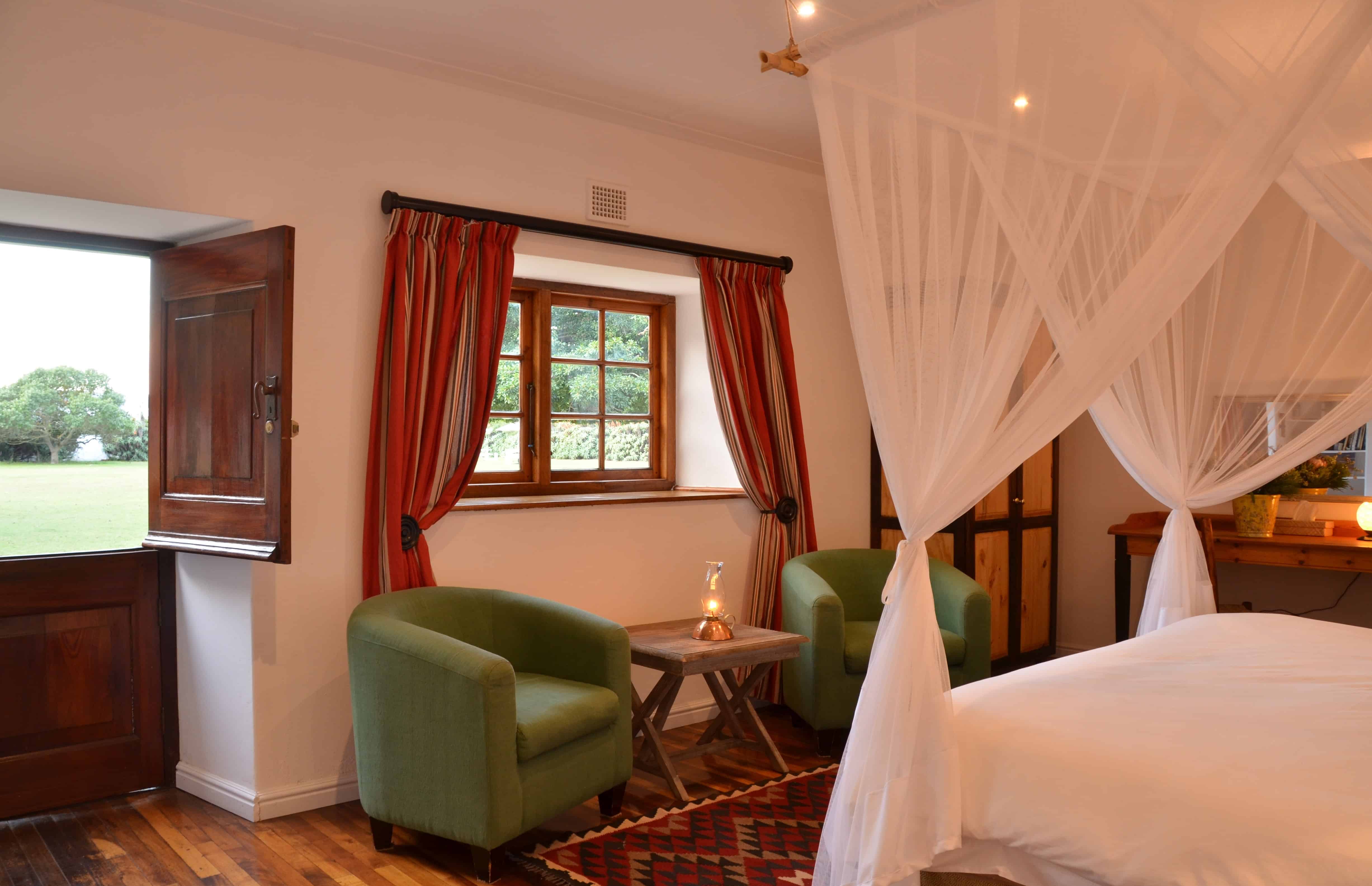 Accommodation-Fig-Tree-Suite-Seating-area