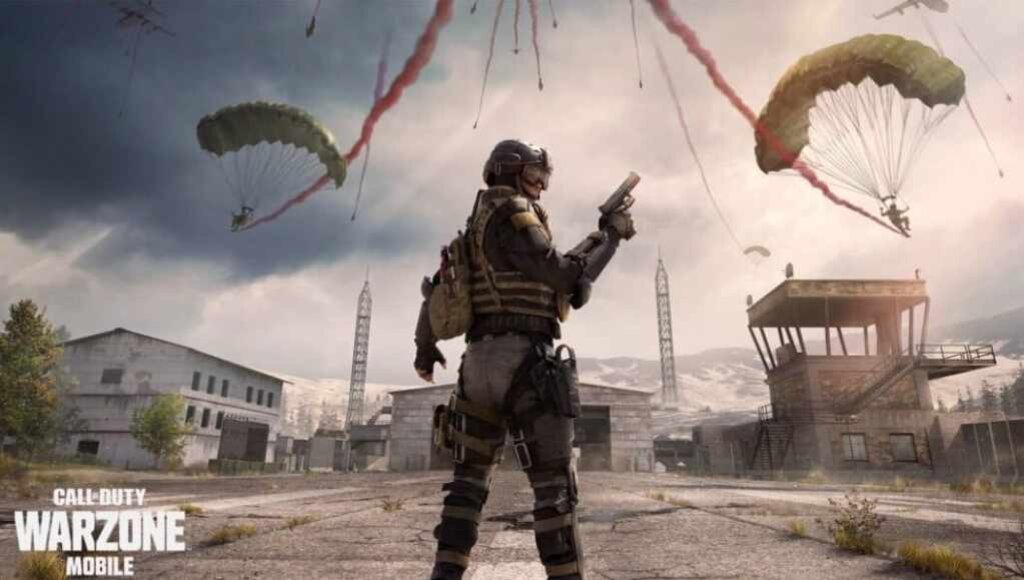 Operator standing on the battlefield in Warzone Mobile while other operators drop in.